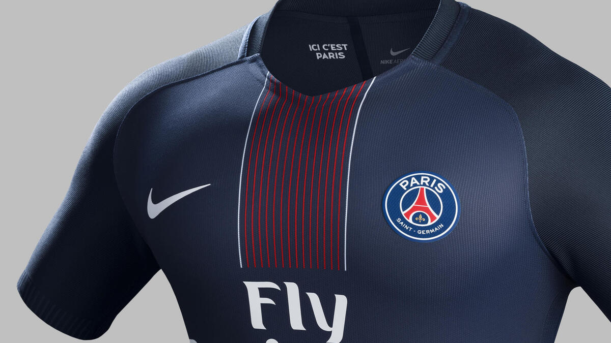 8- باريس سان جيرمان الفرنسي بـ 520 ألف قميص سنوياً.