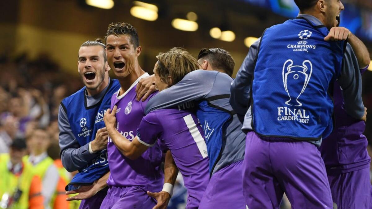 السداسية التاريخية: لم يسبق لريال مدريد أن فاز بالألقاب الستة الممكنة في موسم واحد، والآن أمام رونالدو ورفاقه فرصة استثنائية للظفر بالسداسية، التي كانت في المتناول موسم 2014-2015، لولا السقوط أمام أتلتيكو مدريد في كأس السوبر الإسباني.