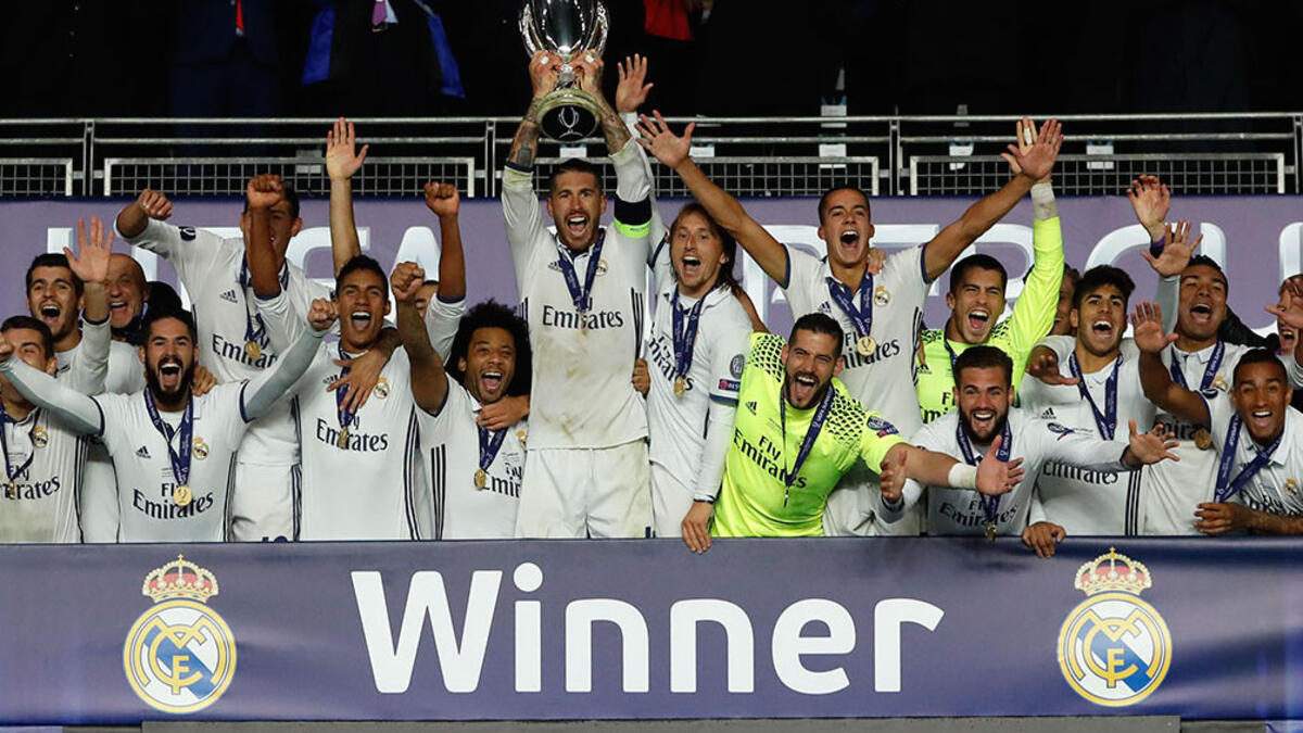 ظفر ريال مدريد الإسباني بلقب كأس السوبر الأوروبي للمرة الثالثة في تاريخه بعد تفوقه على مواطنه إشبيلية بنتيجة 3-2.