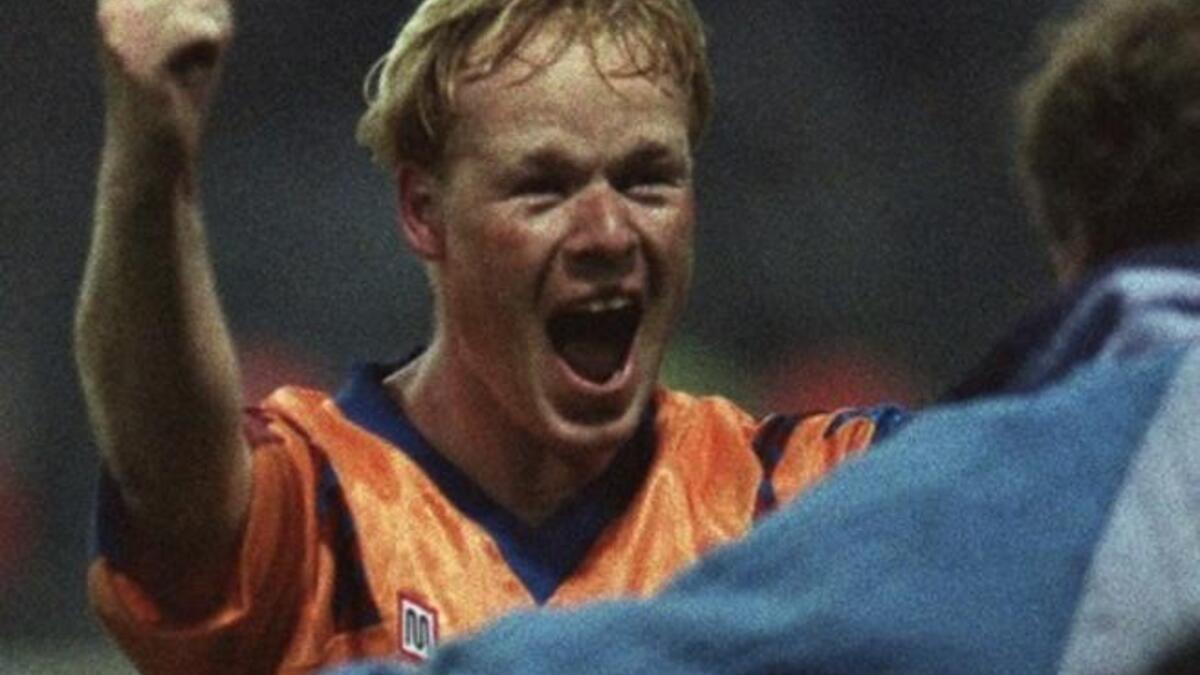 المدافع ولاعب الوسط الهولندي رونالدو كومان، فاز بكأس أوروبا 1988 اشتهر بتسديداته الصاروخية وركلاته الحرة الدقيقة.