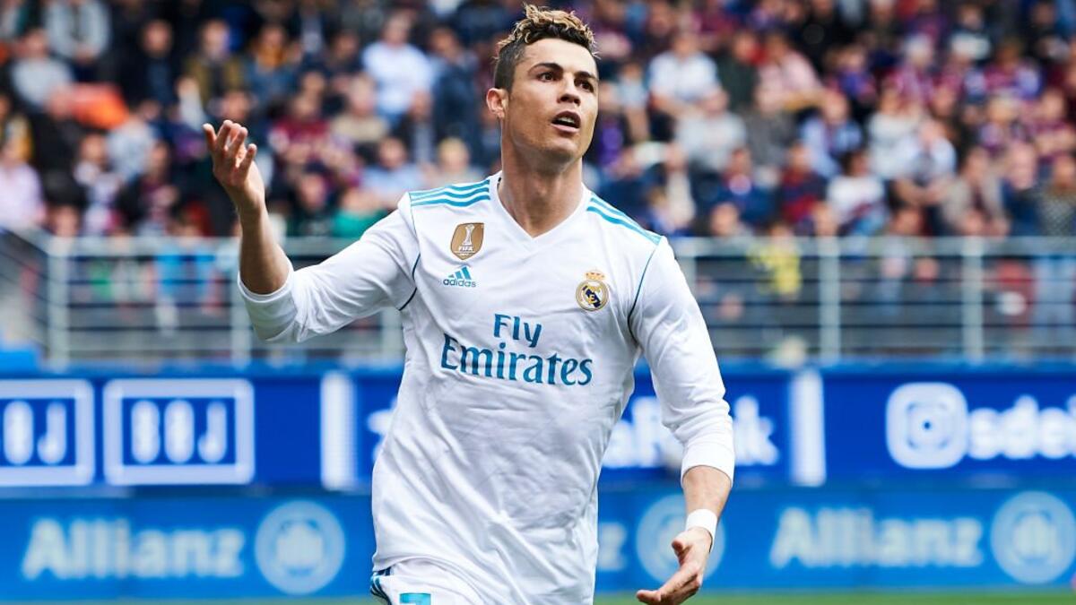 المركز الأول: مهاجم كرة القدم البرتغالي كريستيانو رونالدو (ريال مدريد).