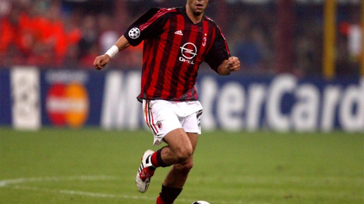 المركز الثامن: لاعب الوسط البرتغالي مانويل روي كوستا - من فيورنتينا إلى ميلان عام 2001 مقابل 42 مليون يورو.