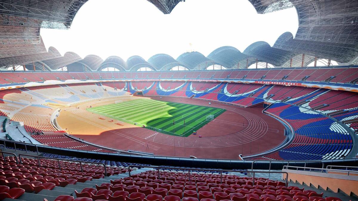 1- ملعب رونغرادو ماي في بيونغ يانغ (كوريا الشمالية) بسعة 150 ألف متفرجاً.