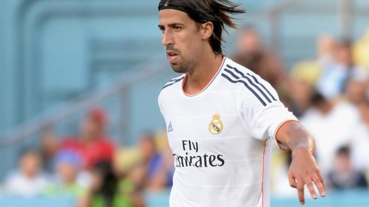 الألماني سامي خضيرة لاعب وسط ريال مدريد بعد إصابته بتمزق في الرباط الصليبي لركبته اليمنى تعرض لها في نوفمبر الماضي وسيغيب إثرها عن كأس العالم.