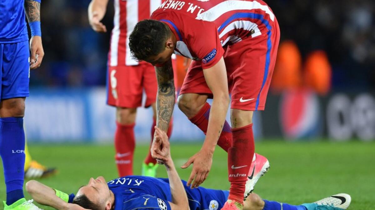 ليستر سيتي 1-1 أتلتيكو مدريد: غادر الفريق الإنجليزي البطولة برؤوس مرفوعة بعدما حقق إنجازاً تاريخياً في مشاركته الأولى في البطولة مؤكداً أن فوزه بلقب الدوري الإنجليزي الممتاز الموسم الماضي لم يكن محض صدفة.