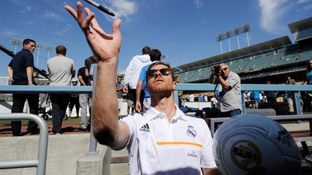 تشابي ألونسو: طلبت مصلحة الضرائب الإسبانية سجنه 8 أعوام بسبب التهرب الضريبي بين عامي 2010 و2012. ووجهت له تهم ثلاث بتهربه من الضرائب عن عائداته من حقوق بيع صورته، لكن اللاعب الإسباني السابق ينفيها، وتبقى المواجهة مفتوحة مع القضاء الإسباني.