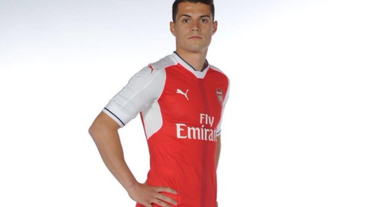 6- لاعب الوسط السويسري غرانيت تشاكا: من بوروسيا مونشنغلادباخ إلى آرسنال مقابل 45 مليون يورو