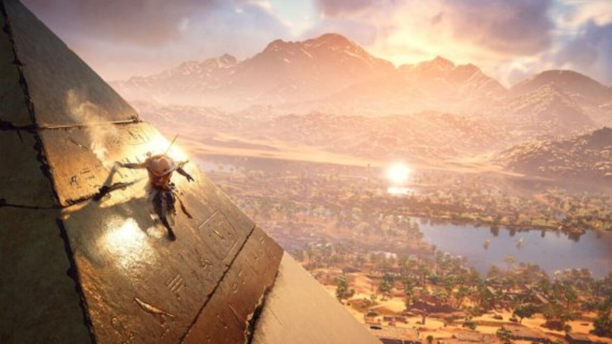 لعبة Assassin’s Creed Origins  تدور أحداث اللعبة في مصر الفرعونية القديمة مع وجود عناصر آر بي جي وخرائط لعالم مفتوح وواسع وأكثر تنوعًا وهناك تدرج في مستوى الصعوبة للمهمات.