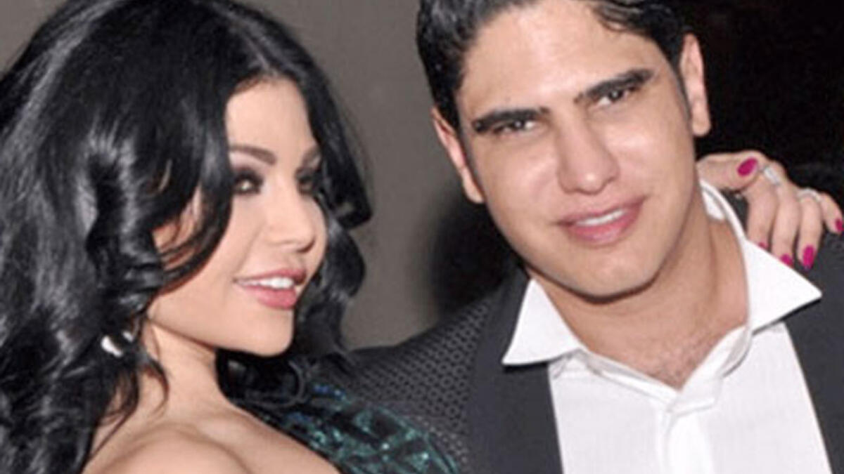 الفنانة هيفاء وهبي و رجل الأعمال المصري أحمد أبو هشيمة حيث كان الفارق العمري بينهما 10 سنوات