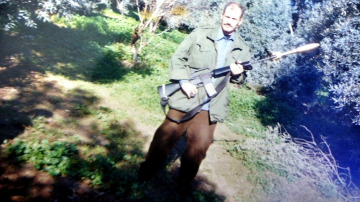 عدنان الغول: شغل منصب كبير المهندسين في كتائب عز الدين القسام بحركة حماس، واغتيل في أكتوبر 2004، بعد أكثر من 14 عامًا من المطاردة من قِبل سلطات الاحتلال.