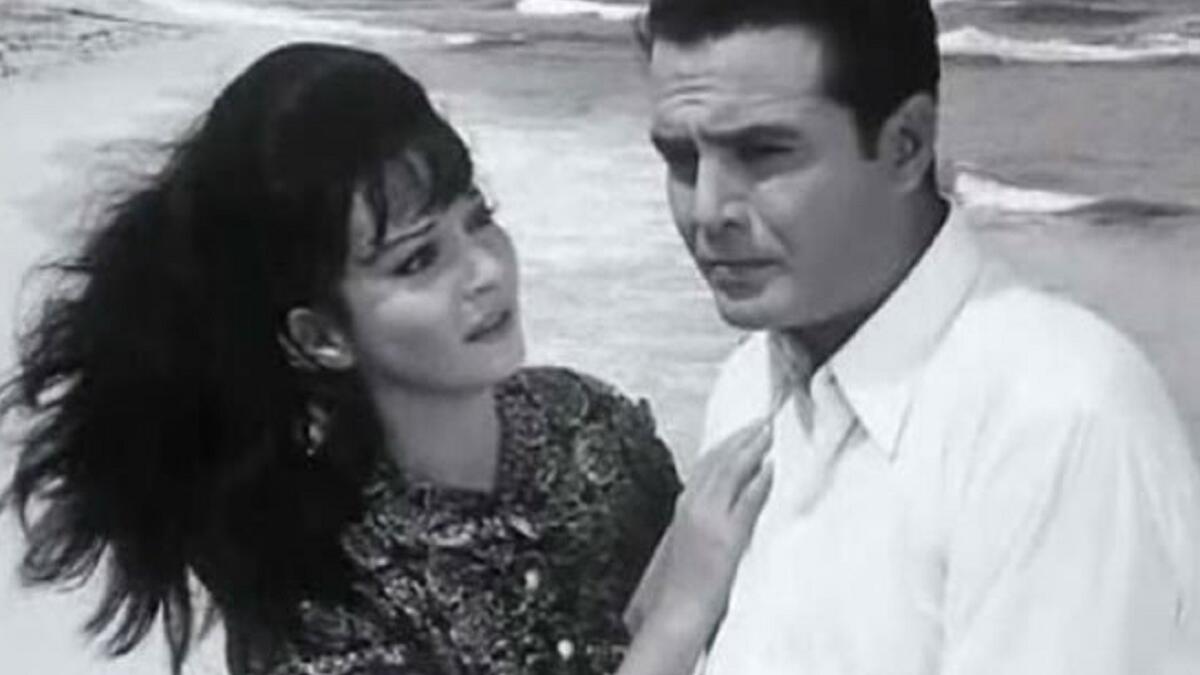 صلاح ذو الفقار وشادية: شجعت الأجواء الرومانسية لفلم "أغلى من حياتي" على تحول مشاهد الغرام الملتهبة بين بطلي الفلم إلى حقيقة؛ لتشابهها مع شخصيتهما في الواقع.