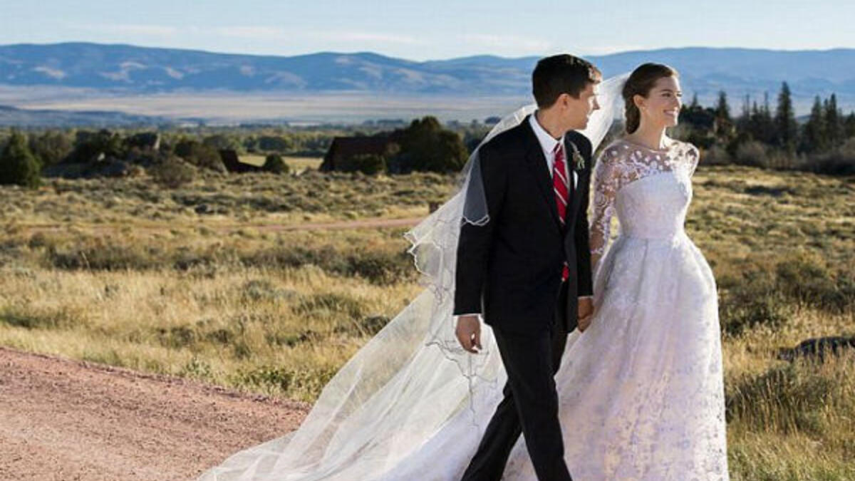 أليسون ويليامز وريكي فان فين: في 2015 أعلنت نجمة مسلسل Girls "اليسون ويليامز" زواجهما من ريكي بشكل سري في ساراتوجا في ولاية وايومنج الأمريكية بعد علاقة حب استمرت 3 سنوات.