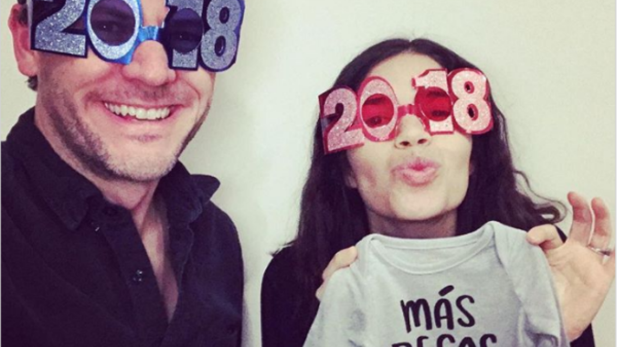 اختارت الممثلة "أمريكا فيرارا" وزوجها "ريان بيرس ويليامز" ليلة رأس السنة لتزف خبر حملها بطفلهما الأول.