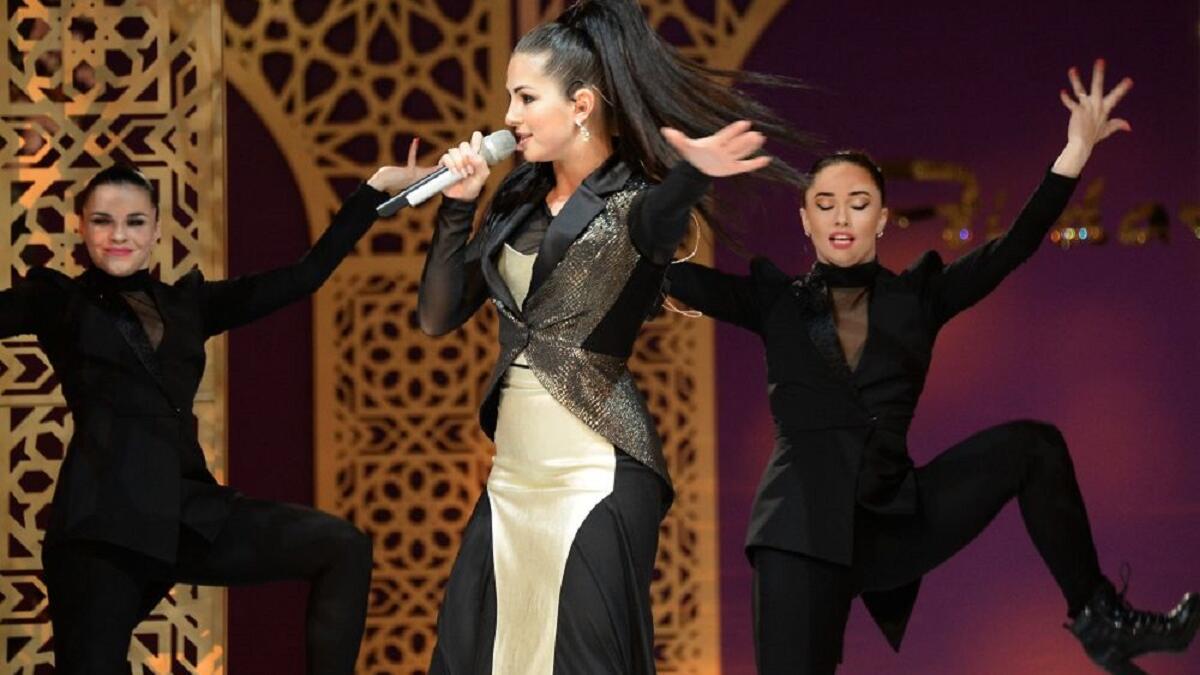 قدم الحفل رقصات قوقازية شهيرة ومنها "ليزجينكا" التي عادة ما يشارك في تقديمها الرجال والنساء، في تناسق وتناغم يعكسان الطبيعة والتقاليد الجبلية القوقازية.