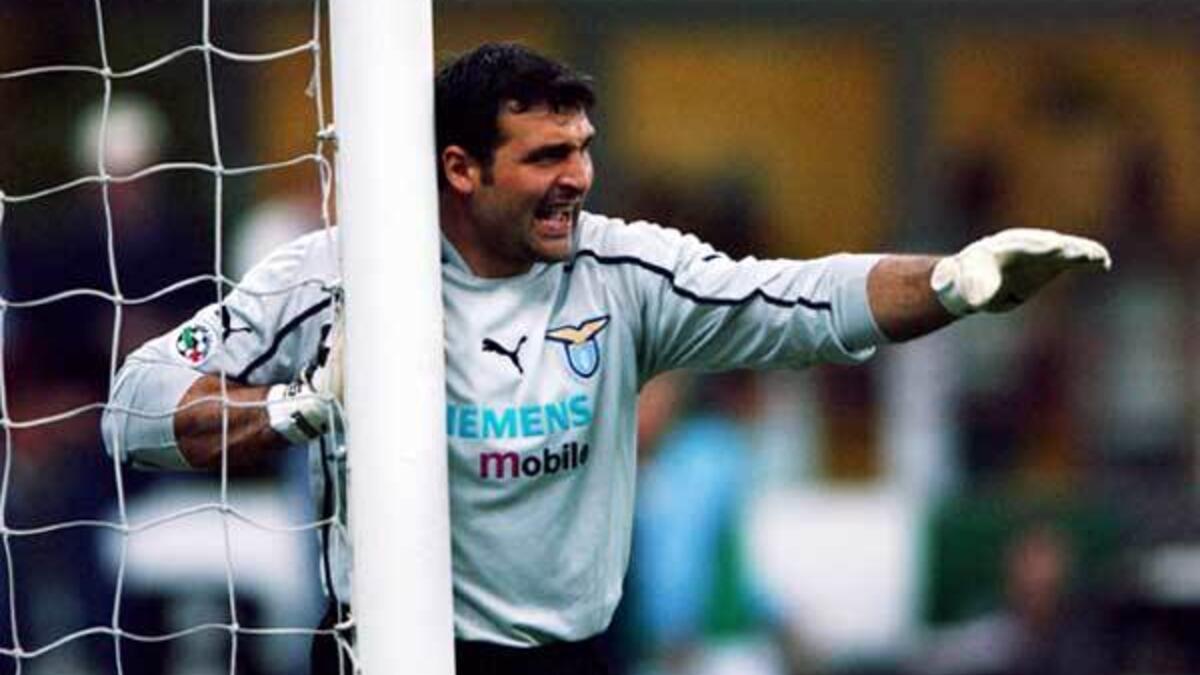 الإيطالي أنجيلو بيروتزي: انتقل من يوفنتوس إلى إنتر عام 1999 مقابل 11 مليون يورو، ثم انتقل من النيراتزوري إلى لاتسيو عام 2000 مقابل 10 مليون يورو