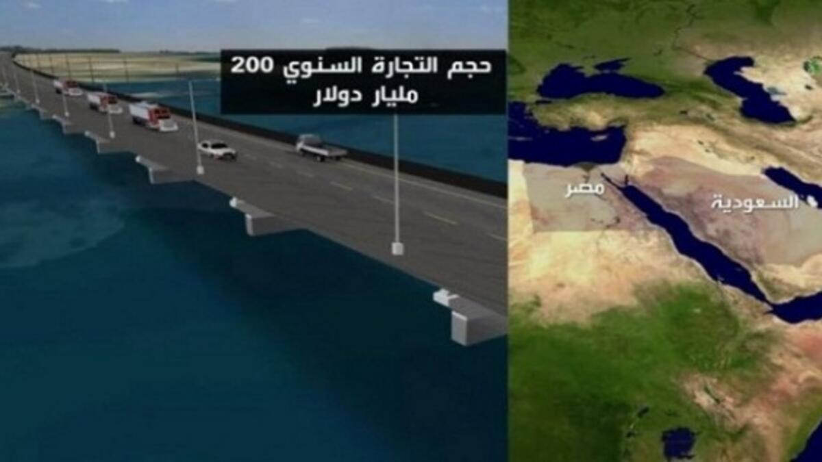 يبلغ طول الجسر 16 كلم، ومن المتوقع أن يشكل طريقًا لنقل البضائع الخليجية إلى أفريقيا وأوروبا والعكس، فضلًا عن توجيه صادرات مصر، وتحديدا الغذائية، إلى دول الخليج.