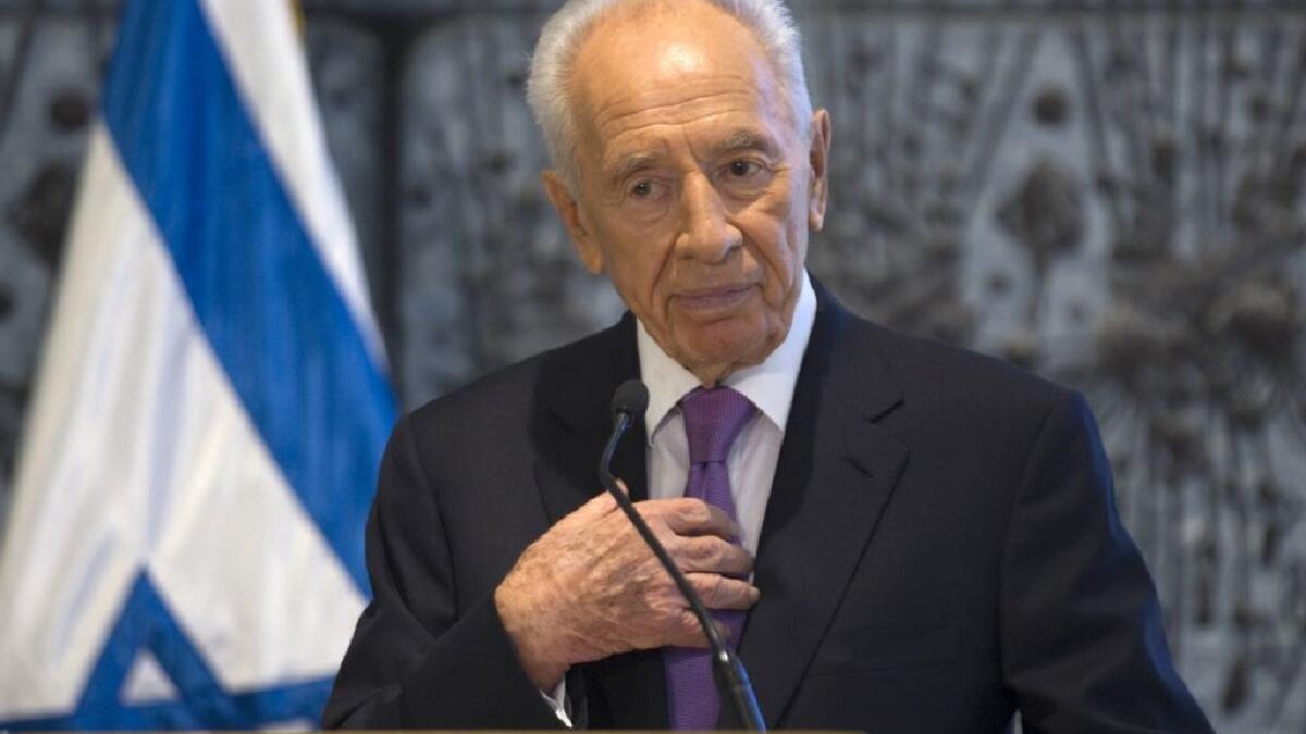 شمعون بيريس:
رحل الرئيس الإسرائيلي الأسبق في 28 سبتمبر/أيلول، المسؤول عن صفقات الأسلحة في الميليشيات الصهيونية التي عُرفت باسم "الهاغاناه"، وكانت نواة الجيش الإسرائيلي، وأسس لاحقًا منشأة نووية سرية في ديمونة.