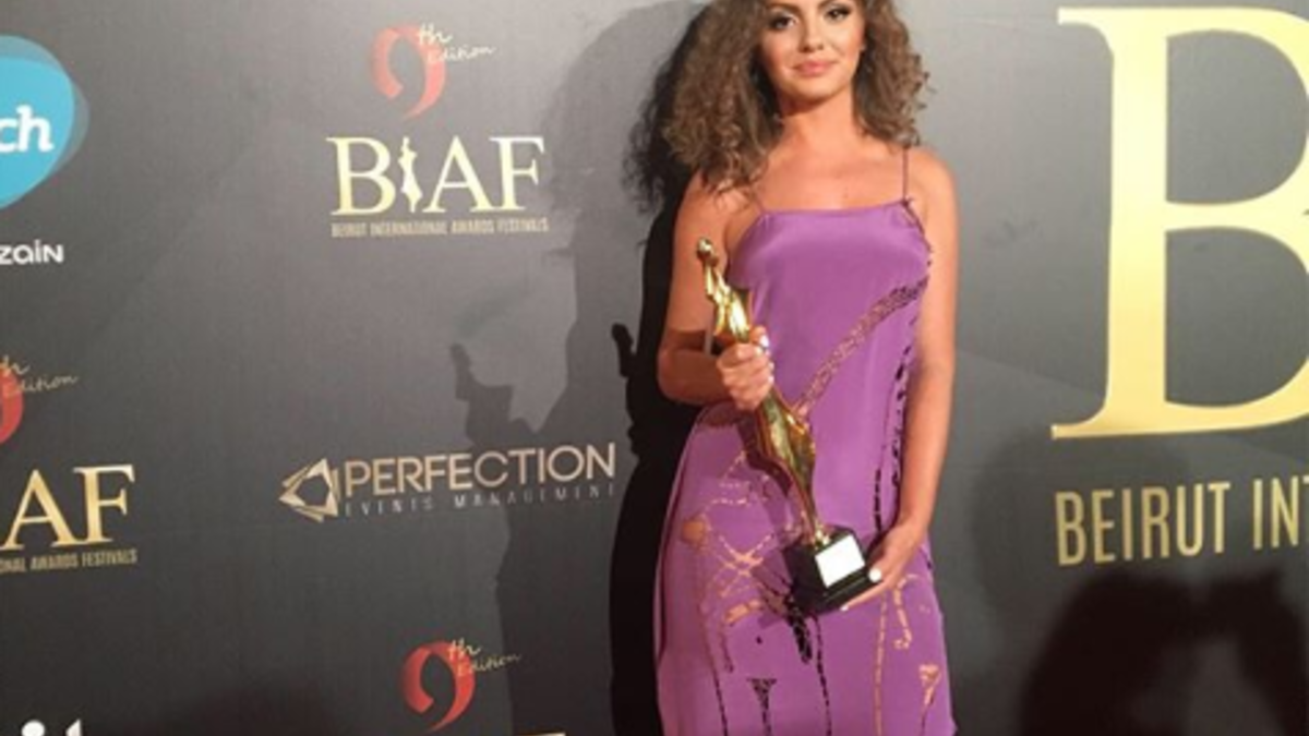 المغنية الرومانية ألكسندرا ستان التي حققت شهرة واسعة بفضل أسلوب أغانيها المعروف بـ"يورو دانس"