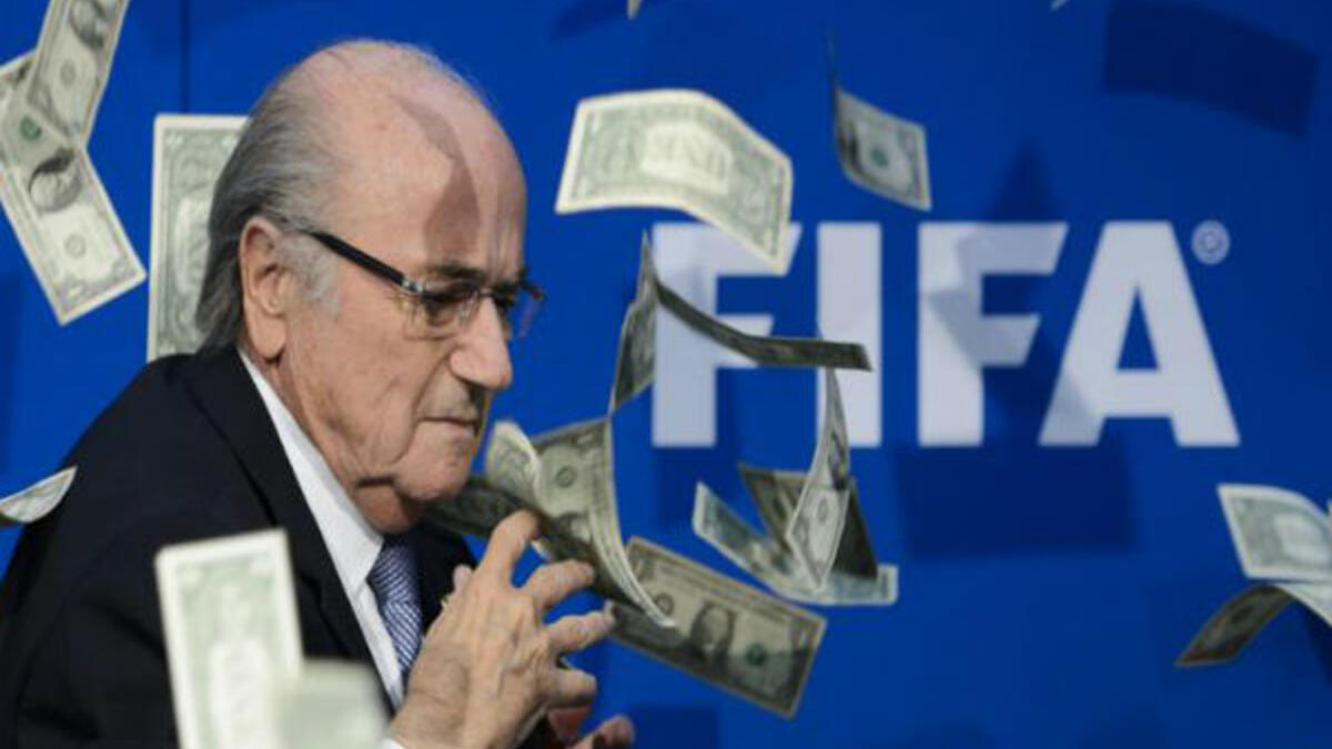 جوزيف بلاتر: صدر قرار بإيقافه بسبب قضايا فساد تتعلق بالرشوة طالته هو وعدد من أعضاء الاتحاد الدولي، وأنهى حياته المهنية بإعلانه الاستقالة رسميًا عن منصبه في رئاسة الاتحاد الدولي لكرة القدم.