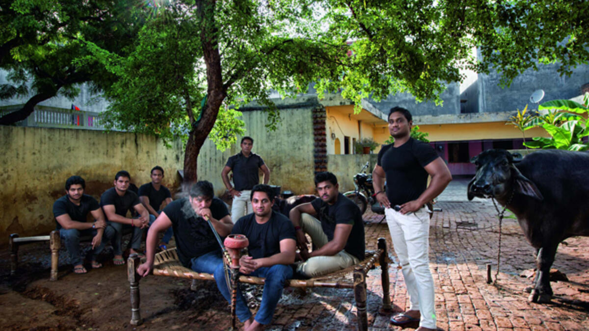 ويتناولون الطعام الصحي في مواعيد محددة، يمتنعون عن التدخين وتناول الكحول