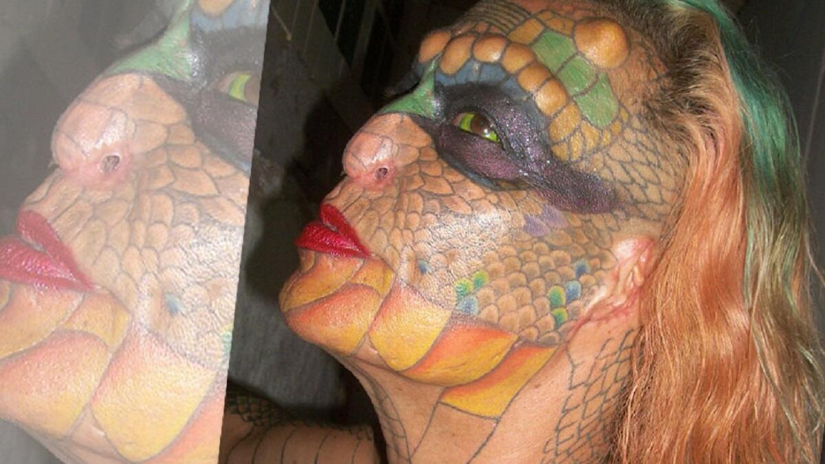 خضعت الأمريكية ييفا تياماتا ميدوزا (55 عامًا) لعملية تحويل جنس لتصبح أنثى ثم حولت نفسها إلى تنين بقطع أنفها وأذنيها، وشق للسان ليشبه لسان الأفعى، ووضع الوشوم على جسدها لتبدو كالحراشف، وزرع صفائح معدنية تحت جلد جبينها.