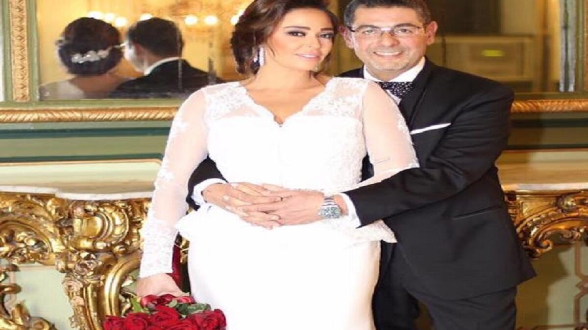 داليا البحيري وحسن سامي: 
احتفلت الفنانة المصرية داليا البحيري بزفافها للمرة الثالثة من رجل الأعمال حسن سامي، في حفل حضره عدد محدود من أصدقائها الفنانين وبعض الأقارب.