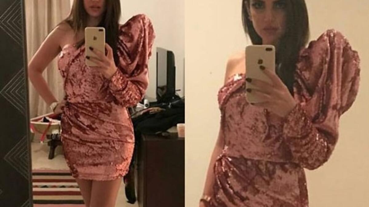 الفنانة التونسية درة بإطلالة مثيرة مرتدية فستان قصير جداً ذو كتف واحد، وأسدلت شعرها الأسود بشكل بدت معه أكثر جرأة