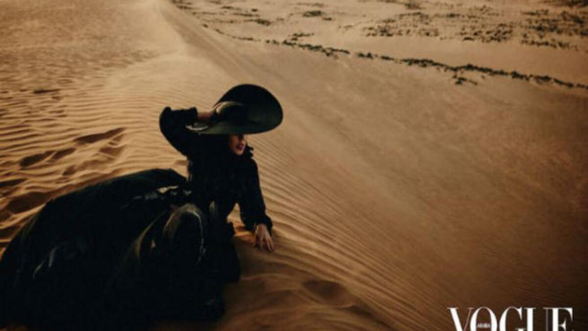 وتضيف أن أباها كان يردد دائمًا: "نحن مع الشعب والشعب منا ورغم ما كنا نتمتع به من مزايا ورفاهية نحرص على أن نبقى متواضعين غير متعالين على الناس".