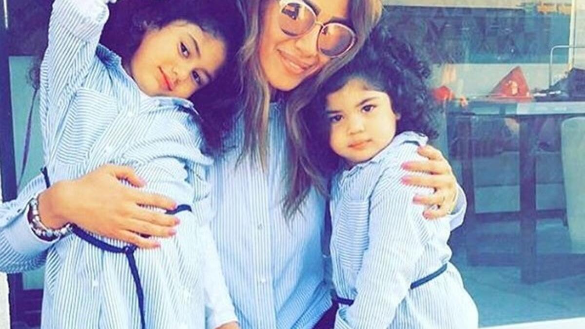 شاركت الفنانة غادة عبدالرازق متابعيها على انستجرام بصورة حديثة لابنتها روتانا وحفيدتيها خديجة وجويرية معلقة «حبايب قلبى وعمرى وحيااااااااتى كلها ربنا يخليهوملى يااااااارب امين» جمهور غادة عبروا عن إعجابهم الشديد بالصورة ودعوا الله أن يحفظ لها ابنتها وحفيدتيها.