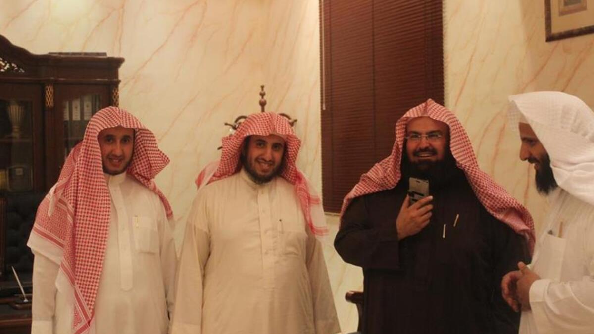 تنكر الشيخ الدكتور عبد الرحمن السديس، إمام الحرم المكي والرئيس العام لشئون الحرمين، وذلك بجلوسه على كرسي متحرك لكبار السن في المسعى. وهو يخفي وجهه عن الجموع. وذلك ليتفقد الخدمة المقدمة للحجاج.