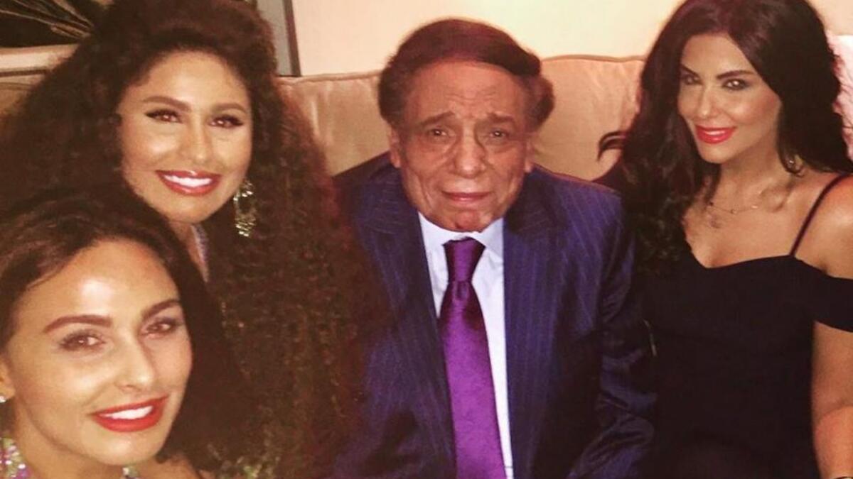 نشرت الفنانة الأردنية ميس حمدان عبر صفحتها الخاصة على احد مواقع التواصل الإجتماعي، صورة لها مع الممثل المصري عادل إمام وشقيقتيها مي سليم ودانا حمدان.وعلّقت حمدان على الصورة، قائلة: “الزعيم وبس مع الحمدانز”.