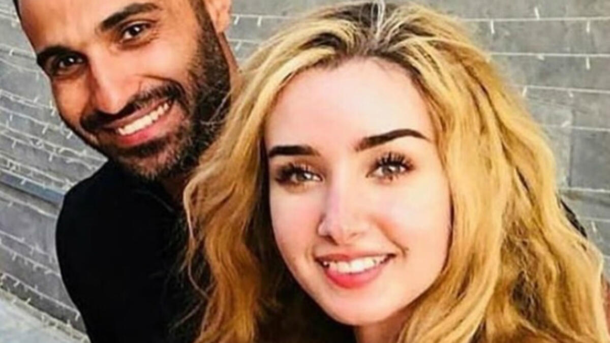 The couple met for the first time in the premiere of the film Harb Karmouz