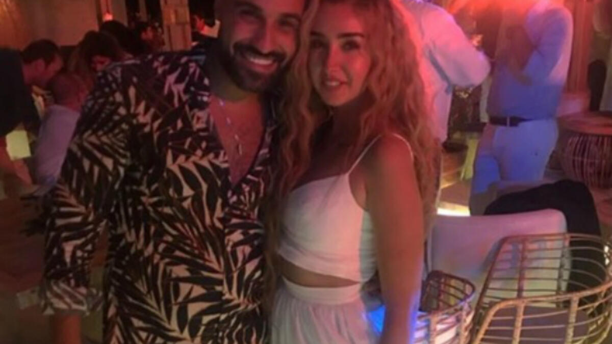 The couple met for the first time in the premiere of the film Harb Karmouz