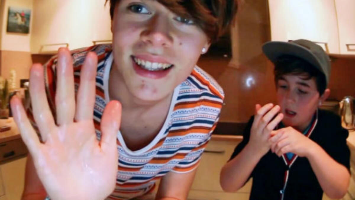 يتضمن "تحدي الملح والثلج" وضع بعض الملح في يدك ثم تضع فوقه قطعة ثلج وتبدأ بالضغط على قطعة الثلج بقوة،وبعد ثواني تكون النتيجة حرق في يدك من الدرجة الثانية.