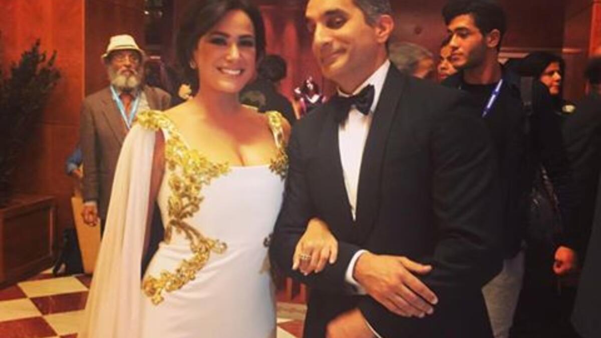 إلتقى الإعلامي المصري باسم يوسف بالممثلة التونسية هند صبري في مهرجان قرطاج السينمائ، وإلتقط صورة إلى جانبها من حفل الإفتتاح ونشرها عبر صفحته على أحد مواقع التواصل الإجتماعي معلقاً: “مع هند صبري في مهرجان قرطاج”.