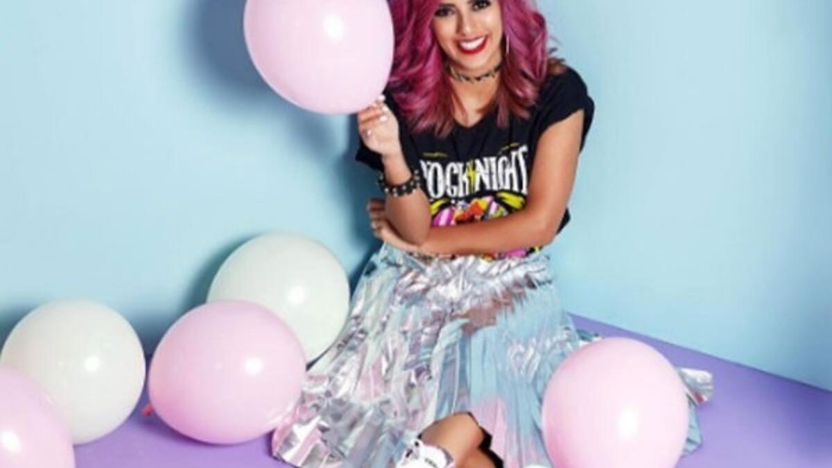 احتفلت هيا عبد السلام بعيد ميلادها بطريقة مختلفة حيث ظهرت بإطلالة طفولية مرتدية تي شيرت أسود منقوش برسومات ملونة وجيب فضي وصبغت شعرها باللون الأحمر وحذاء وردي وكشفت عن عمرها: «أنا في الـ 33 لكني أشعر أني في عامي الـ 13 بسبب كل الحب اللي بتحيطوني به بحبكم»