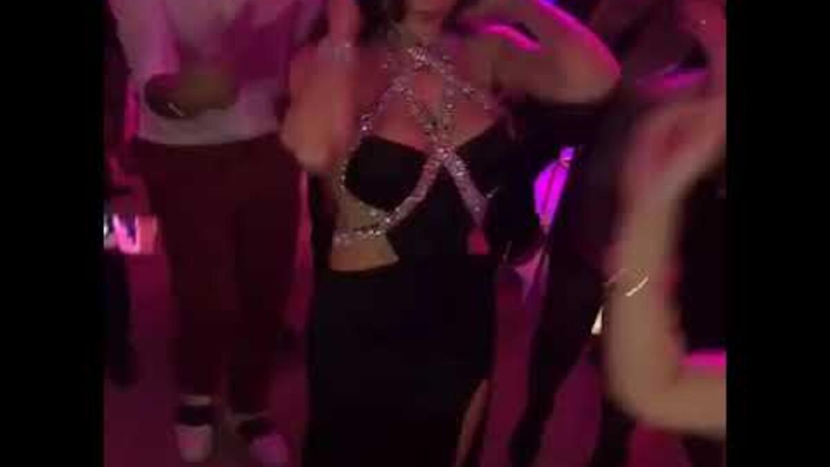 تصدرت رقصة الفنانة اللبنانية هيفاء وهبي على أغنية "لأ لأ" في حفل عيد ميلادها العام الماضي قائمة الأكثر بحثًا على مواقع التواصل الاجتماعي.