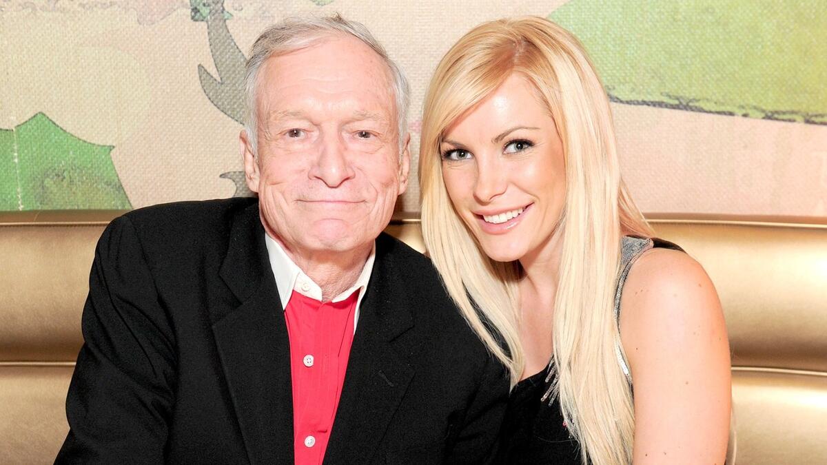 قبل وفاته كان مؤسس مجلة "بلاي بوي"، هيو هفنر، (91 عامًا) متزوجًا من " كريستال هاريس" والتي تصغره بـ31 سنة.