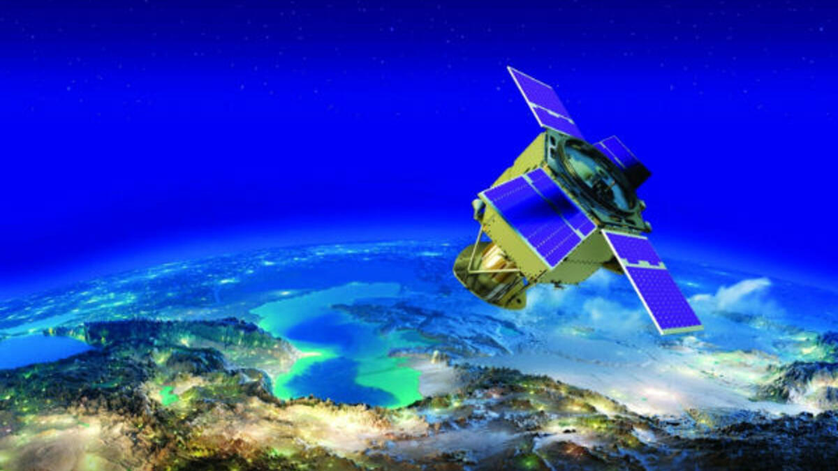 يبلغ طول "خليفة سات" مترين ويصل وزنه إلى 330 كيلوجرامًا، كما يملك 5 براءات اختراع.