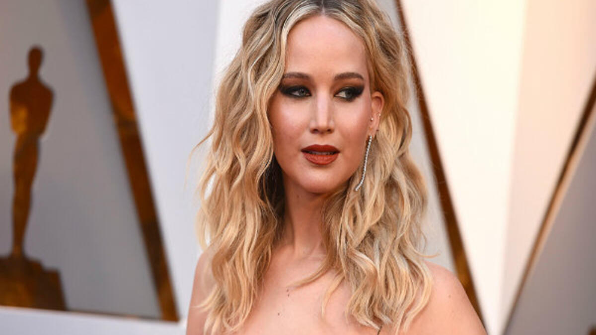 جينيفر لورانس: في 2014، أصيبت الفنانة العالمية بحالة من الصدمة إثر قيام "هاكر" باختراق حسابها على iCloud  وتسريب صور عارية لها، وقالت حينها: "شعرتُ أن عصابة قامت باغتصابي".