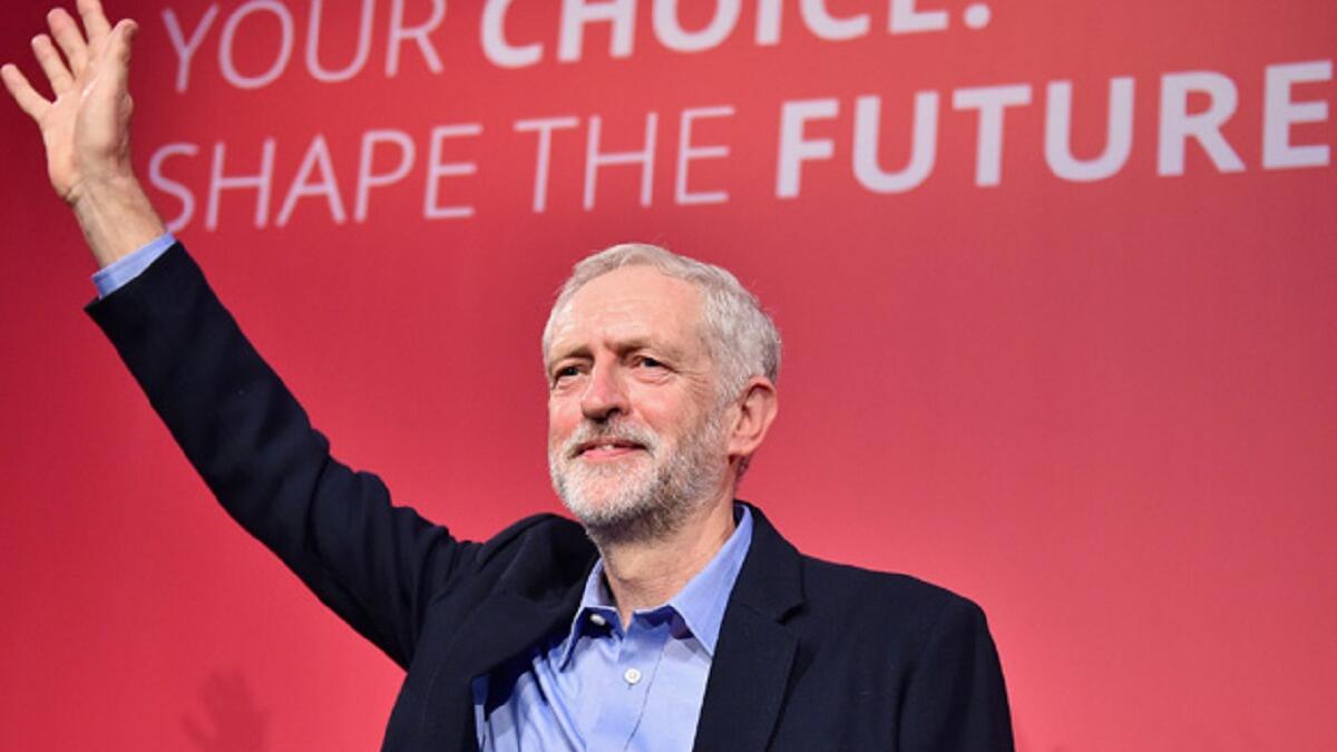 قال زعيم حزب العمال المعارض جيرمي كوربن: "أشعر بالرعب إزاء الأحداث المروعة التي وقعت في مانشستر، أفكاري كلها منشغلة بعائلات وأصدقاء من لقوا حتفهم وجرحوا جراء تلك الأحداث".