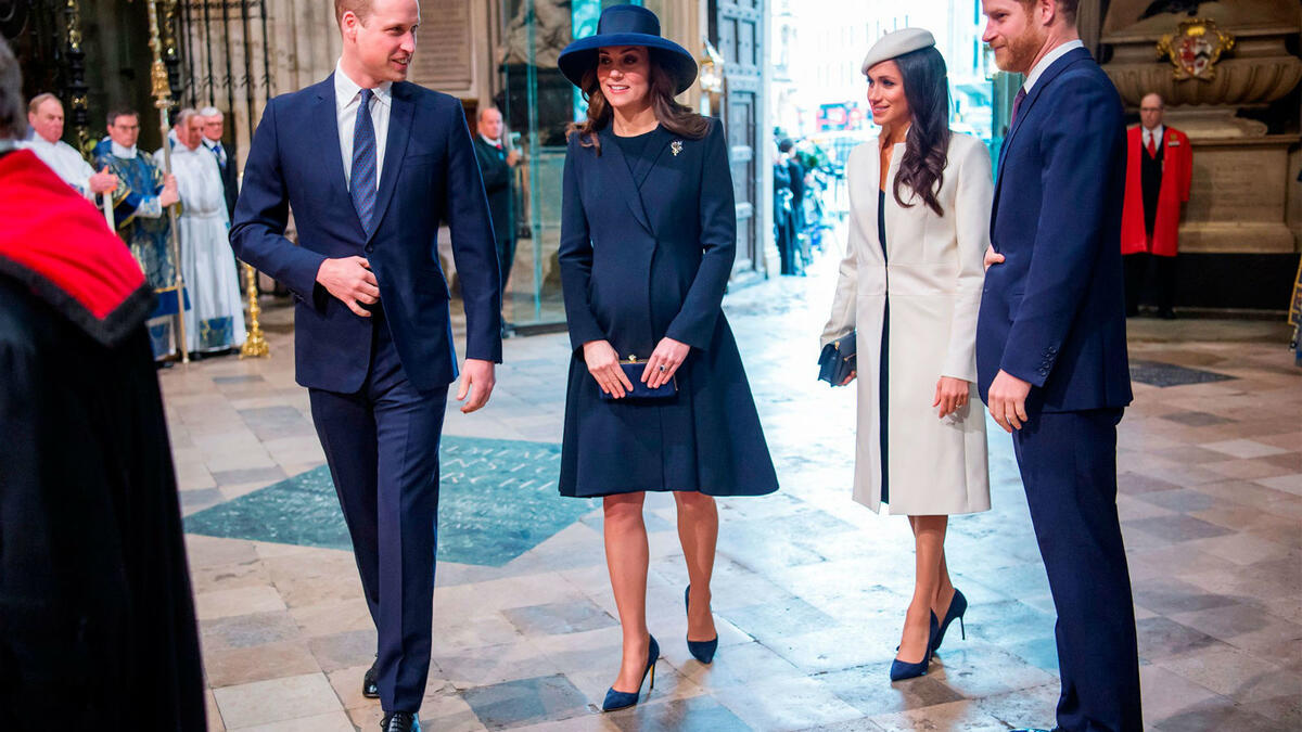 كيت وويليام لن يكونا الأبوين الروحيين: في التقاليد البريطانية، يكون للأعمام والعمات دور فعلي في حياة الطفل، لذا يُختار الأصدقاء أو الأقارب الأبعد ليؤدوا دور الأبوين الروحيين، ولا توجد أي ضغائن في ذلك، ففي واقع الأمر، لم يكن هاري الأب الروحي لأبناء شقيقه وليام.