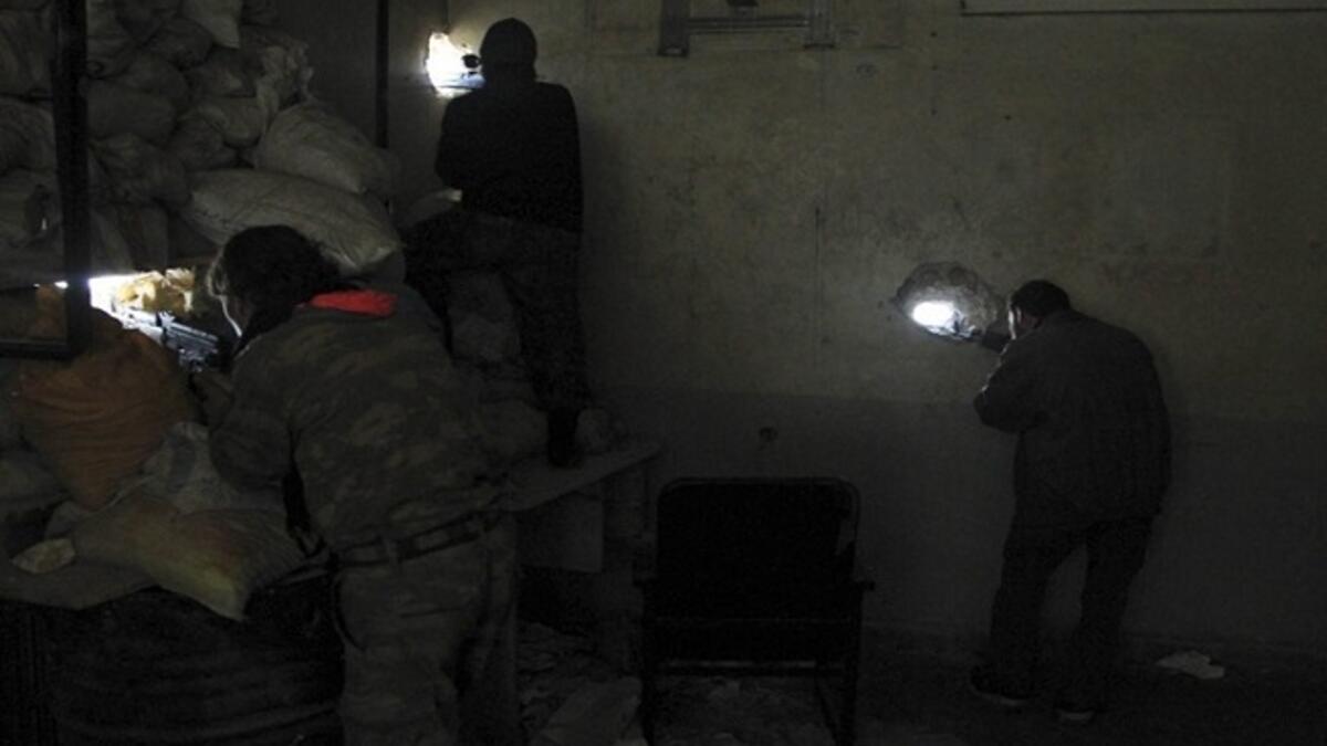 أصبح عناصر النظام يخافون الانشقاق، لخوفهم من كتائب المعارضة أنها لن تستقبلهم كما كانت تعلن، أو أنها لا تؤمن حمايتهم، أو أنها لا تقبل انشقاقهم إلا مع أسلحتهم، وإلا فإنهم يتركونهم ملاحقين من قوات النظام بلا أي حماية لهم أو لأهلهم.