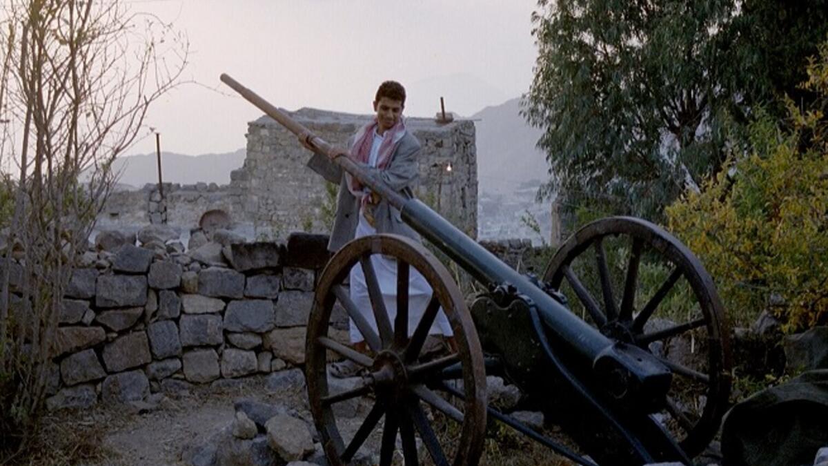 كان المسلمون يفطرون على صوت آذان المغرب، وعندما امتدت الرقعة السكانية أصبح المسلمون في حاجة للإشارة إلى موعد الإفطار بصوت عالٍ، فكان المدفع أحد تلك الوسائل. ظهر المدفع أول ما ظهر في القاهرة عام 825 هـ