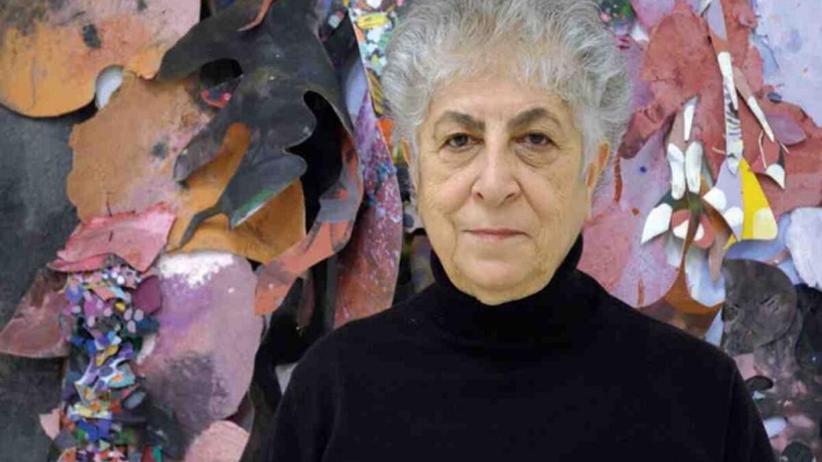 الفنانة الفلسطينية سامية الحلبي: وهي رسامة تشكيلية وباحثة فلسطينية من مواليد القدس، والتي اضطرت إلى مغادرتها بسبب نكبة 48، أول امرأة تدرس في مدرسة بيل للفنون، وصاحبة أطول فترة عمل على صعيد النساء العربيات في ساحة الفن، لها نشاط أكاديمي وبحثي مميز