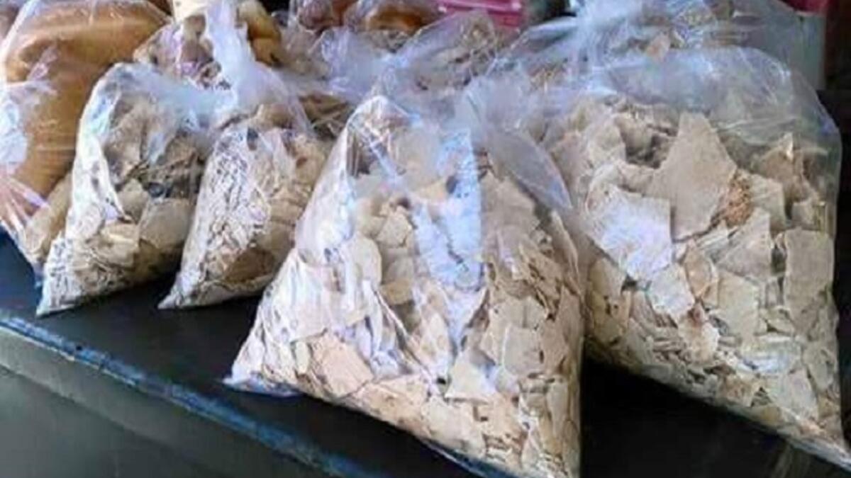 في دوما التابعة لريف دمشق يتم بيع أكياس الخبز المجففة بأسعار مرتفعه جدا حيث يصل سعر كيس الخبز المجفف إلى 850ليرة سورية أي ما يعادل الـ5 دولارات.