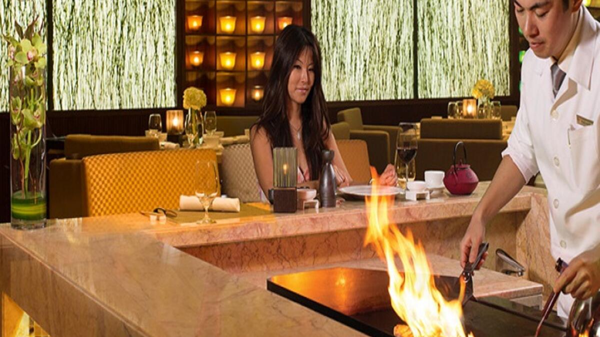 مطعم  Umai: هو مطعم يابانى ويعد من اغرب المطاعم فى سياحة دبى فهو يقدم اطباق سمك البخاخ المعروف بسميته القاتلة للانسان ولكن يتم تشريحه جيدا على ايدى الطباخين لاعداد اطباق مميزة وغريبة فى المطعم.