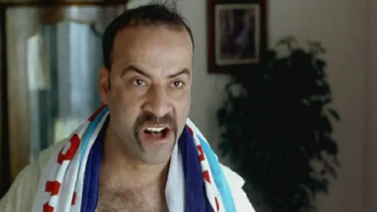 اللي بالي بالك"محمد سعد": تدور أحداث الفيلم حول اللمبي  الذي يدخل السجن ثم يهرب ويقع له حادث وفيه يحل محل الظابط رياض المنفلوطي بعد وفاته ويعيش حياته، يعد هذا الفلم من أنضج أفلام محمد سعد وأكثرها كوميدية.