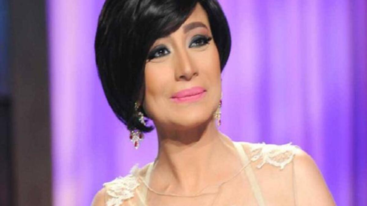 الإعلامية بسمة وهبه: عرفت هذه الإعلامية المصرية من خلال تقديمها لبرنامج قبل أن تحاسبوا واشتهر برنامجها بتقديم المواعظ و استثارة المواضيع الساخنة كزواج المحارم, و الزنا, و قد حاولت هداية الفتيات للإلتزام بالحجاب, إلا أنها فاجئت الجميع بخلع الحجاب.