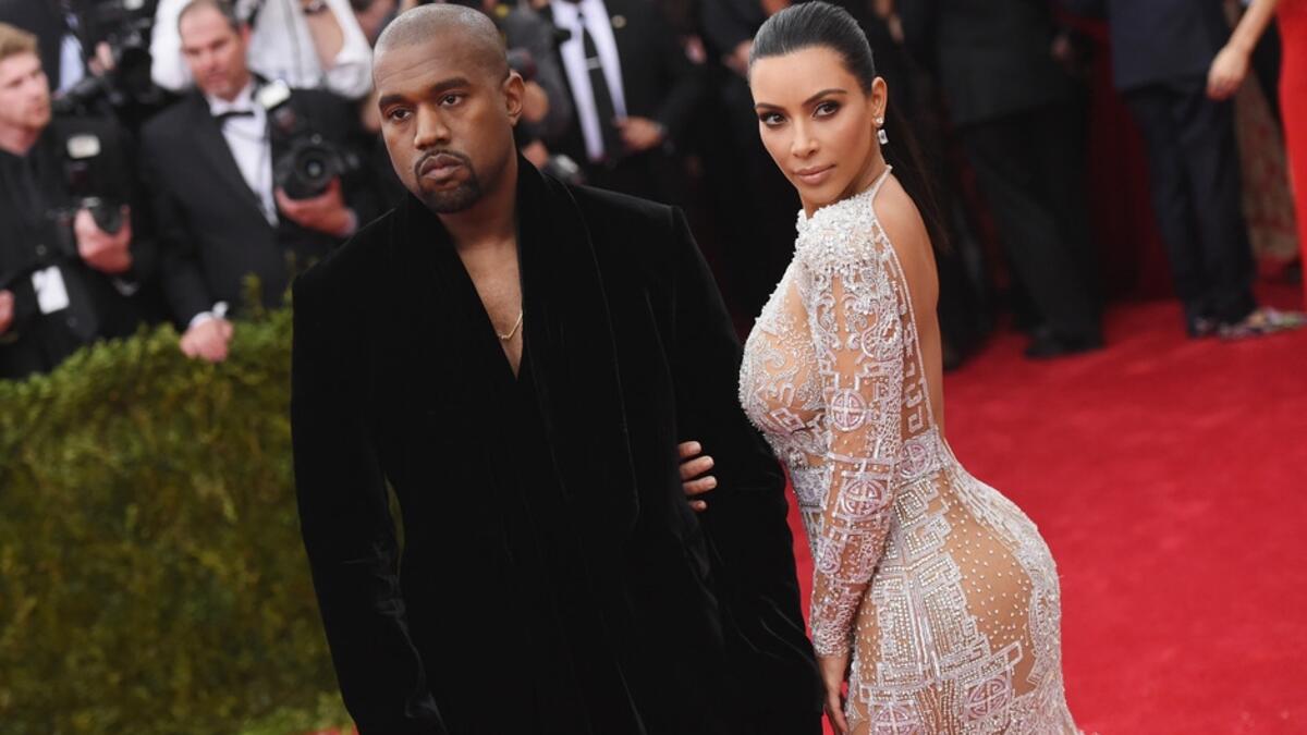 كيميه Kimye - وهو لقب الثنائي الذي يتألّف من نجمة تلفزيون الواقع كيم كارداشيان وزوجها المغني العالمي كانيه ويست، علماً بأنهما تزوّجا في عام 2014 ولديهما 3 أطفال وهم نورث وسانت وشيكاغو ويست، إشارةً إلى أنّ وُلدت عن طريق أم بديلة في مُنتصف شهر يناير من عامنا الحالي.